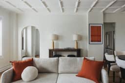 Luxury Designer Apartment 1202|Gold Coast/Old Town - Image 2
