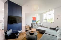 Luxury Penthouse Loft - Heart of Fulton Market - Image 3