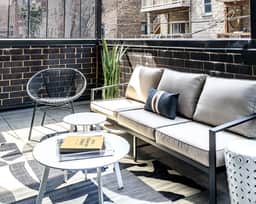 Luxury SOHO Styled Two-Level Townhouse - Old Town - Image 3