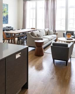 Luxury SOHO Styled Two-Level Townhouse - Old Town - Image 4