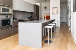 Luxury SOHO Styled Two-Level Townhouse - Old Town - Image 5