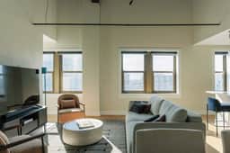 Luxury Designer Penthouse | Gold Coast/Old Town - Image 3