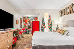 The Egyptian - Retro Modern Motel - COMBO 00/01 - Image 2
