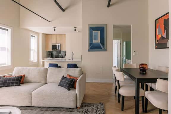 Luxury Designer Penthouse | Gold Coast/Old Town - Image 1