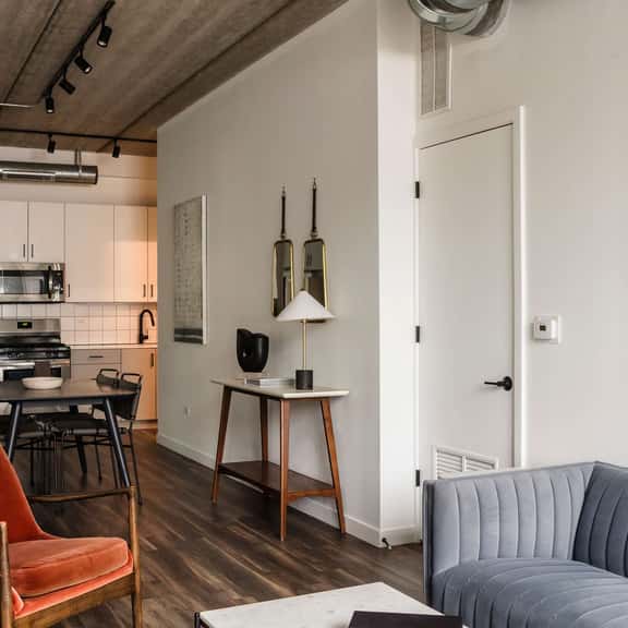 Luxury Designer Loft 302 | River North - Image 1