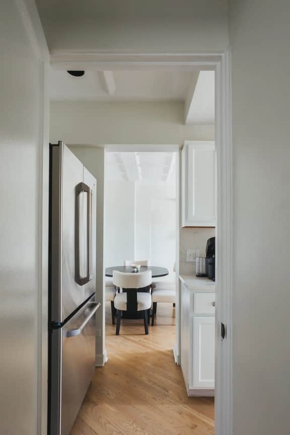 Luxury Designer Apartment 1202|Gold Coast/Old Town - Image 5