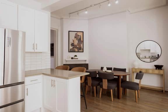 Designer Loft 2E | Heart of Gold Coast/River North - Image 4