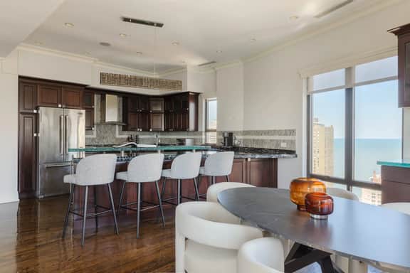 Luxury Designer Penthouse 3803 | Pool | Gold Coast - Image 3