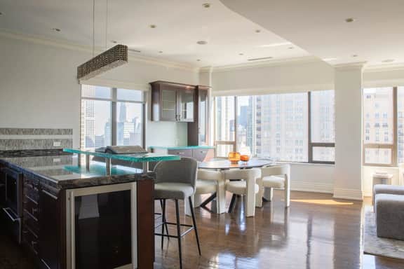 Luxury Designer Penthouse 3803 | Pool | Gold Coast - Image 4