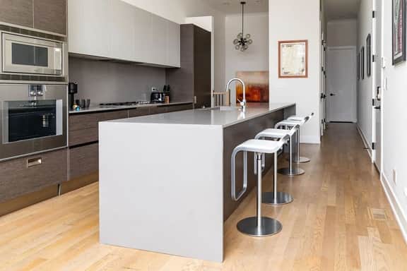 Luxury SOHO Styled Two-Level Townhouse - Old Town - Image 5
