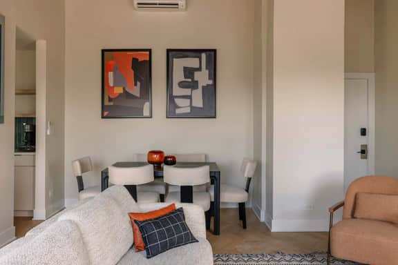 Luxury Designer Penthouse | Gold Coast/Old Town - Image 2