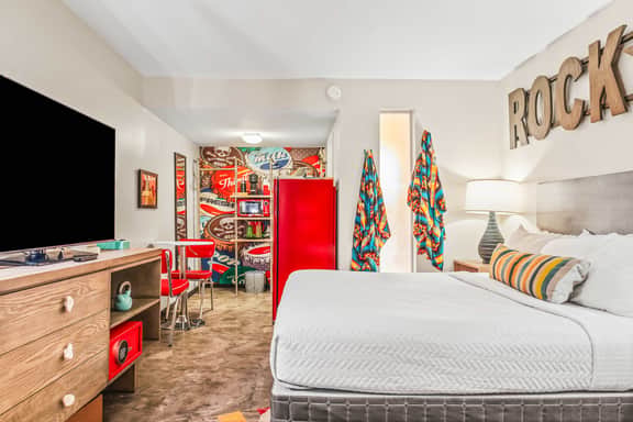 The Egyptian - Retro Modern Motel - Room 201 - Image 3