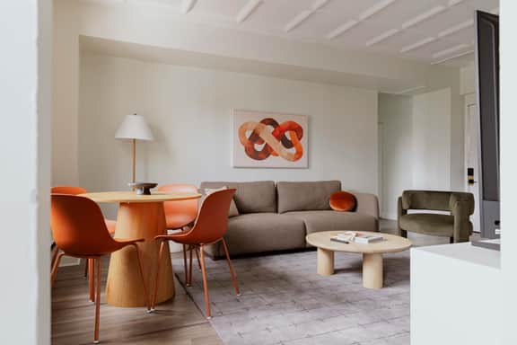 Luxury Designer Apartment 1003|Gold Coast/Old Town - Image 4