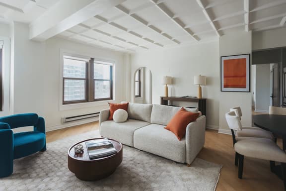 Luxury Designer Apartment 1202|Gold Coast/Old Town - Image 1