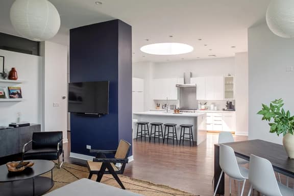 Luxury Penthouse Loft - Heart of Fulton Market - Image 1