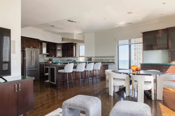Luxury Designer Penthouse 3803 | Pool | Gold Coast - Image 1