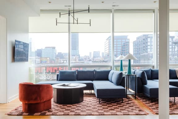 Luxury Fulton Market Penthouse Amazing City Views - Image 1